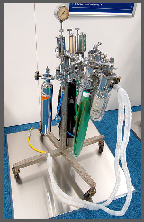 エーテル用回路内気化器を備えたハイドブリンク型麻酔器